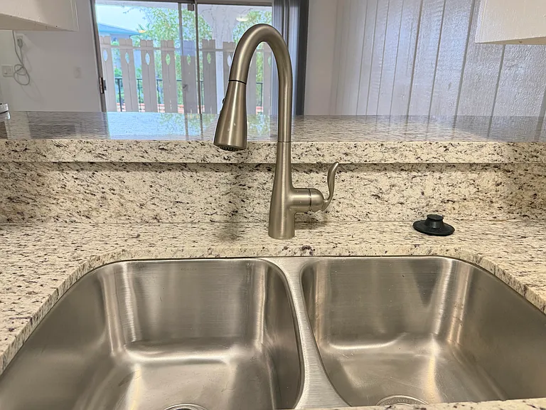 2250 N Beachwood Dr #203 — Photo 5