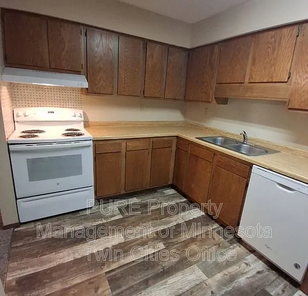 221 Grand Ave W #204 — Photo 1