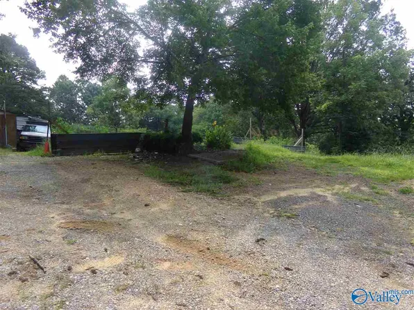 910 Swinging Bridge Rd NW, Arab, AL 35016
