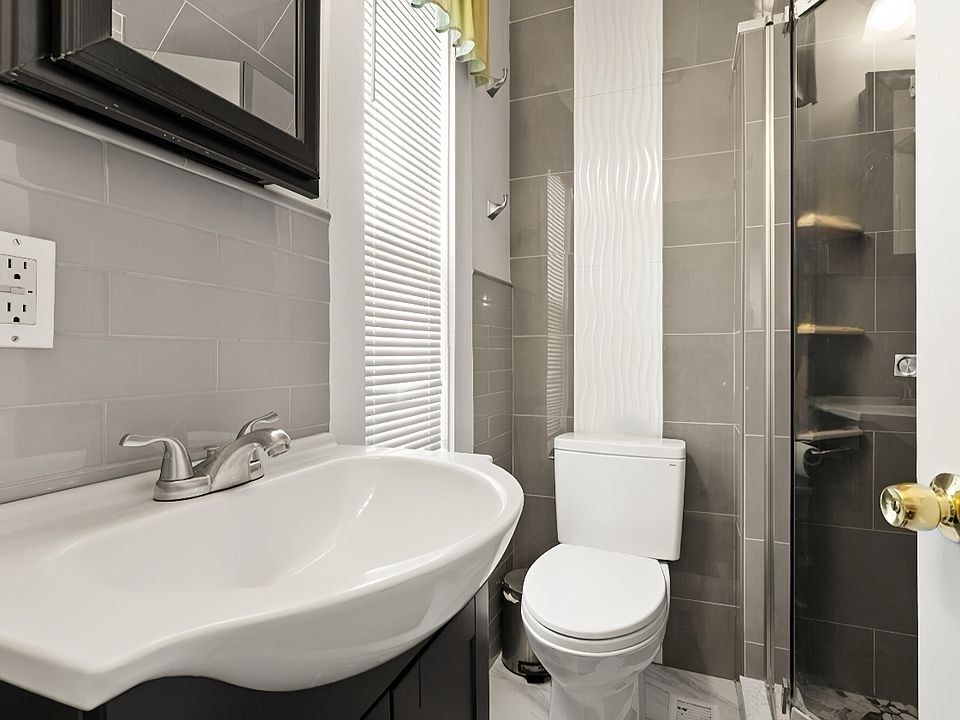 1st image of 174 West St #1