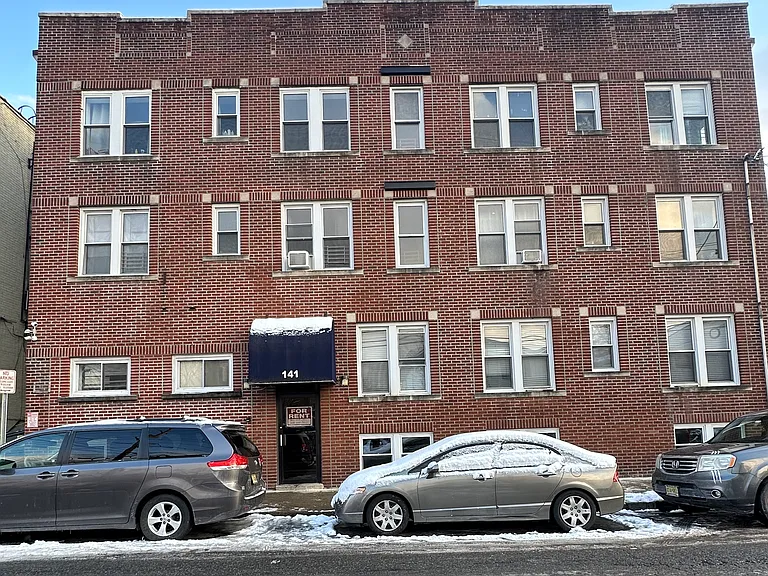 137 Center St #17 — Photo 1