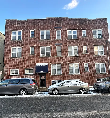 137 Center St #17 Photo 1