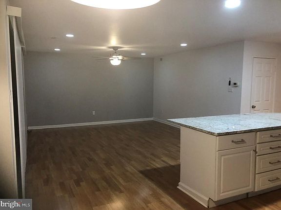 5th image of 7127 Donnell Pl #B