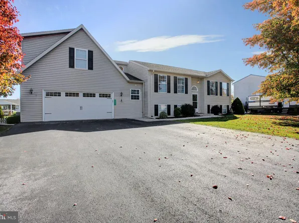8991 Kline Dr, Greencastle, PA 17225