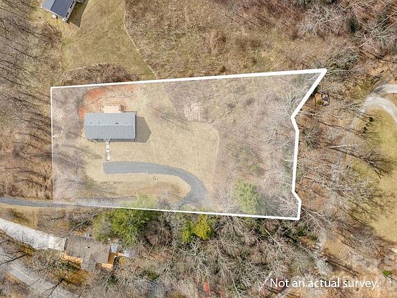 3rd image of 401 Lynn Gap Rd