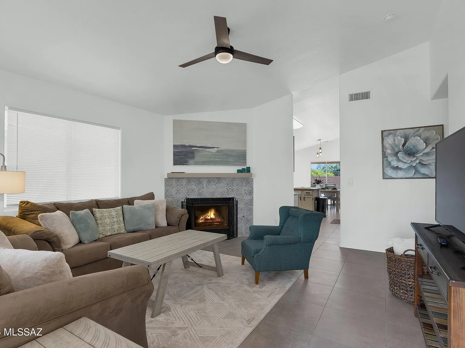 3 bed, 2.0 bath, 1297 sqft, $2,900 — Photo 3