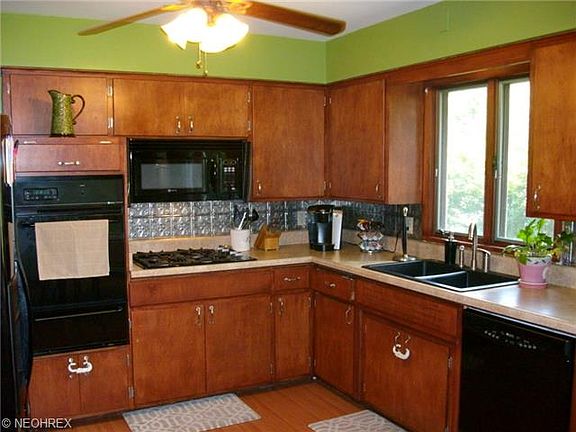 4th image of 1420 Harden Dr