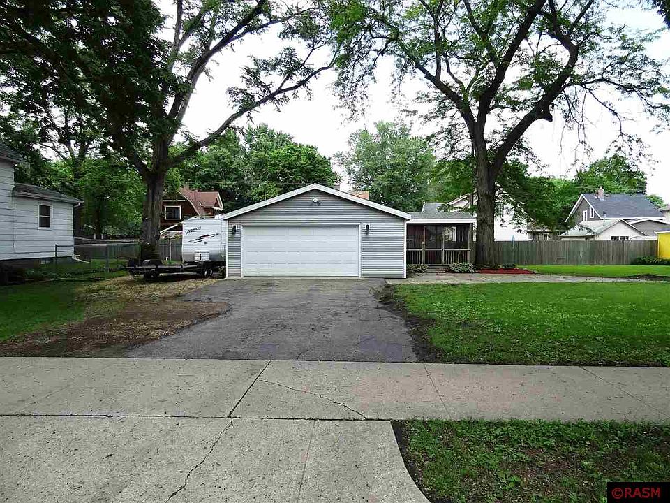 2nd image of 526 W Wheeler Ave