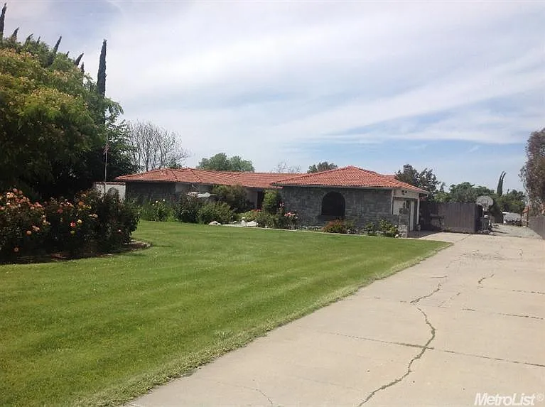 17147 W Los Padres Dr photo 1