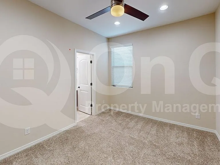 8943 W Marshall Ave — Photo 12