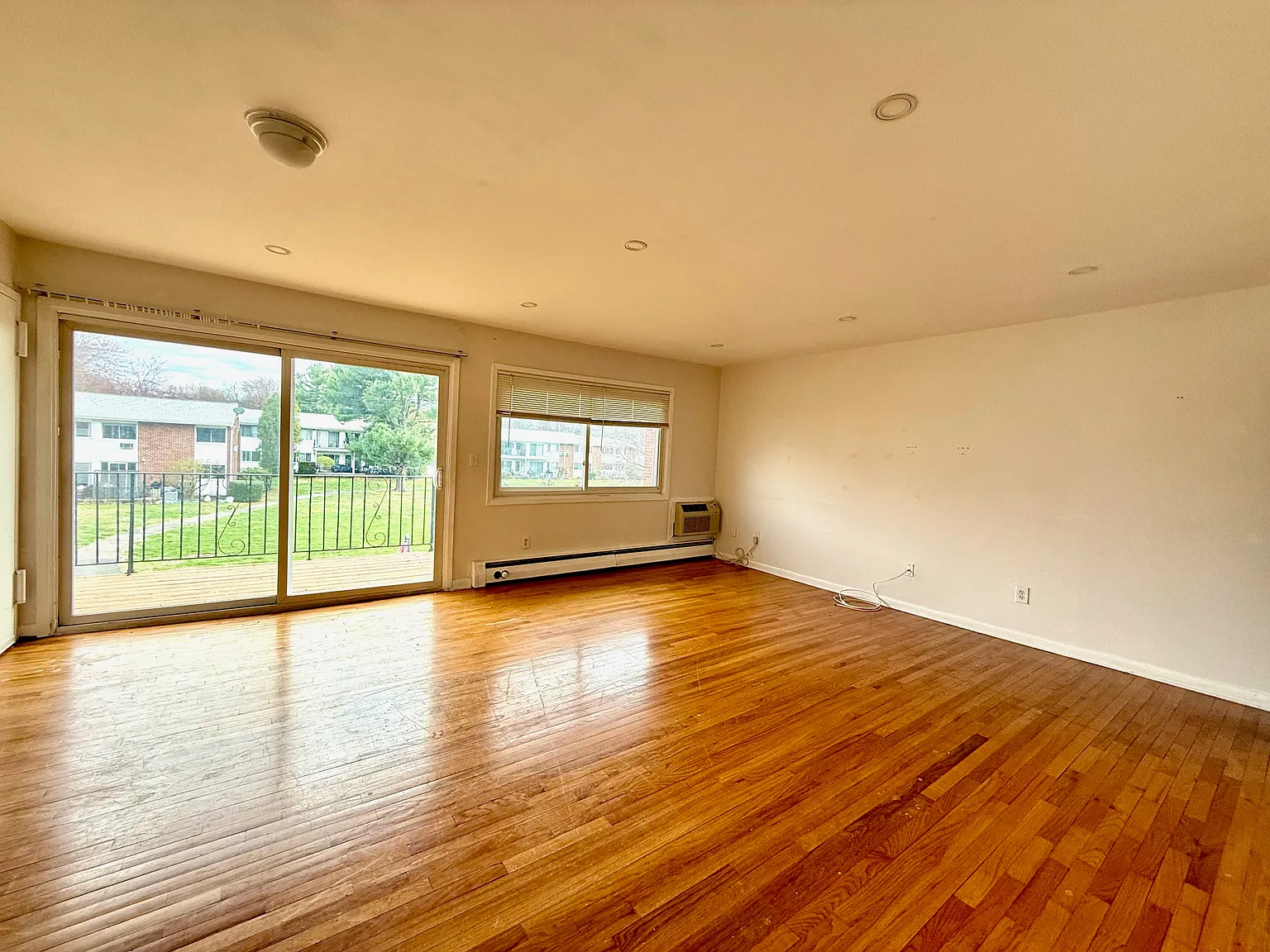 2 bed, 990 sqft, $2,900 — Photo 2