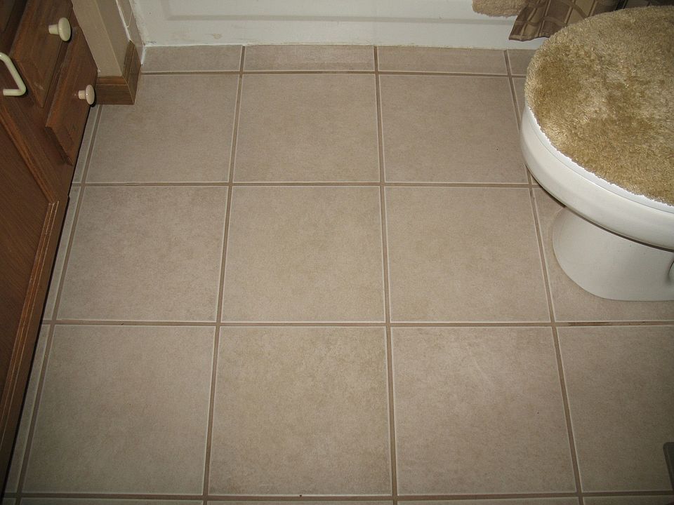 New ceramic tile in all Bath's (Full upstairs pictured)