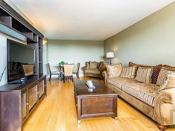 4th image of 5800 Arlington Avenue 7e #7E