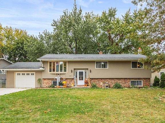 3rd image of 5404 Forest Lawn Cir
