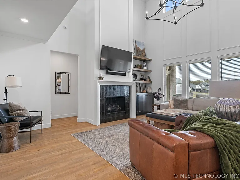 501 E 127th Pl S — Photo 8