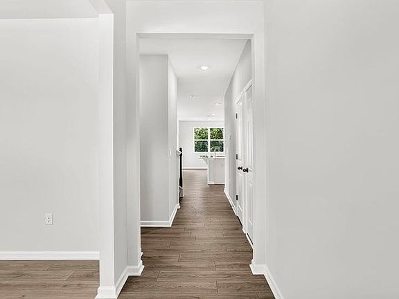 5th image of 540 Landseer Dr