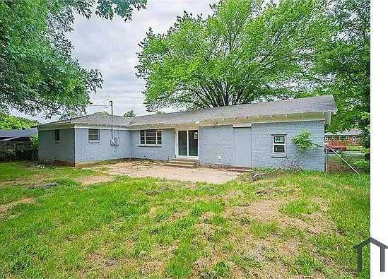 704 Clebud Dr — Photo 2