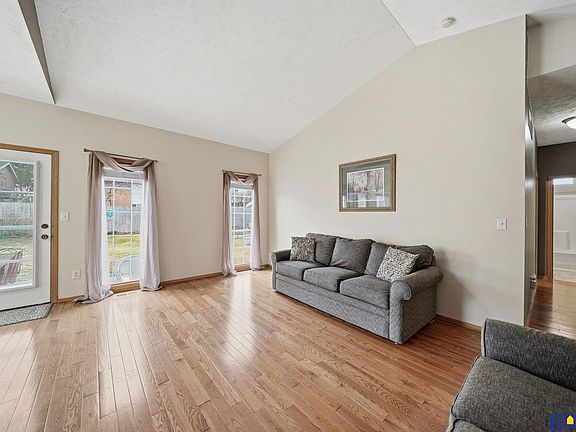 3rd image of 8111 Elizabeth Dr