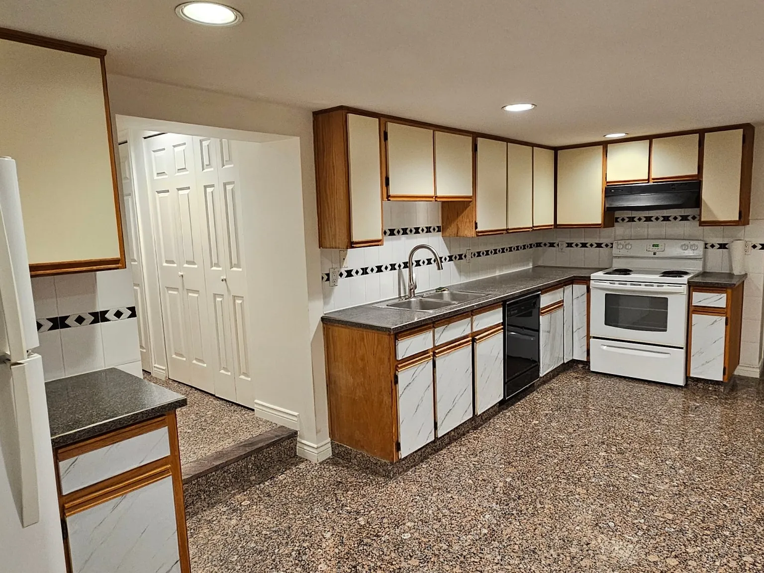 2 bed, 1200 sqft, $2,190 — Photo 3