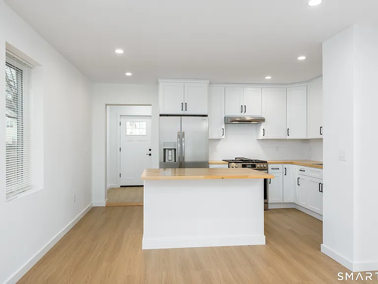28 Townsend St — Photo 4