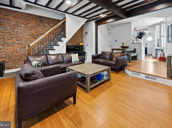 131 Carson St, Philadelphia, PA 19127