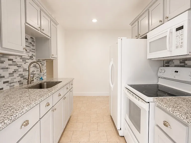 1716 E Kaley Ave — Photo 7