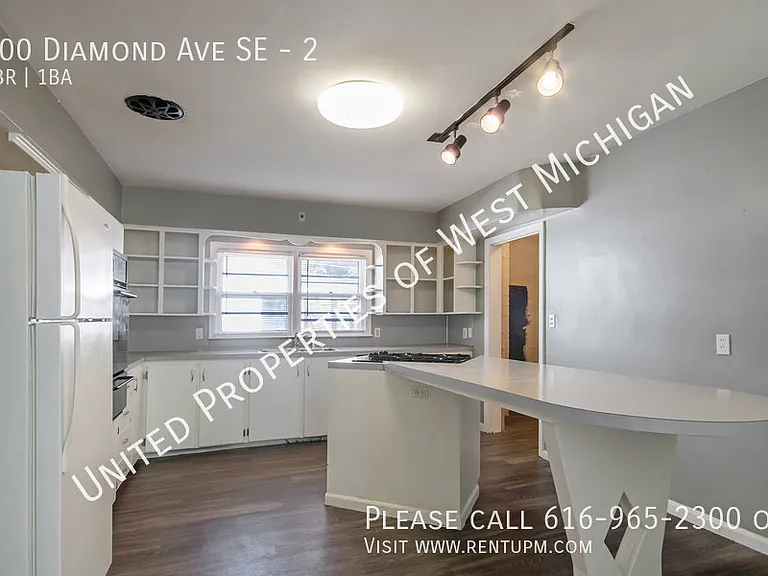 100 Diamond Ave SE #2 — Photo 6