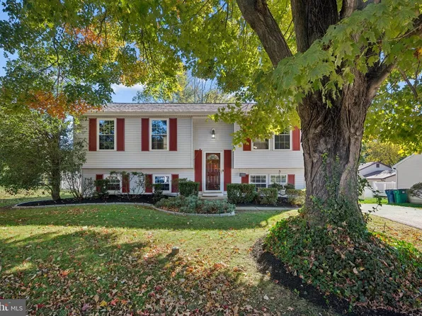 1697 Gemini Dr, Sykesville, MD 21784