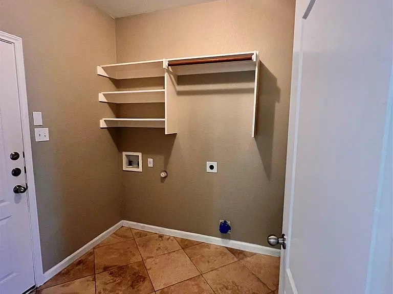 1511 Tonia Loop — Photo 12