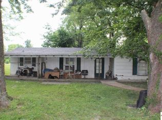 1143 Yarbro Ln, Paducah, KY 42003