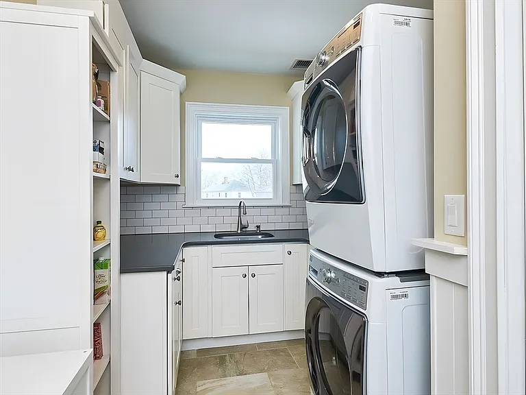 2 Michael St — Photo 11
