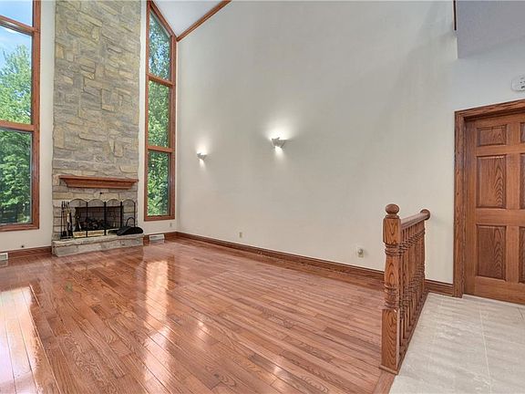 3rd image of 29120 Hilliard Blvd