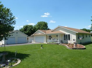 W5959 Apple Ln, Fort Atkinson, WI 53538