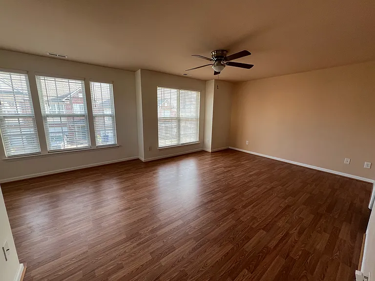 9804 Blackwell Dr — Photo 8