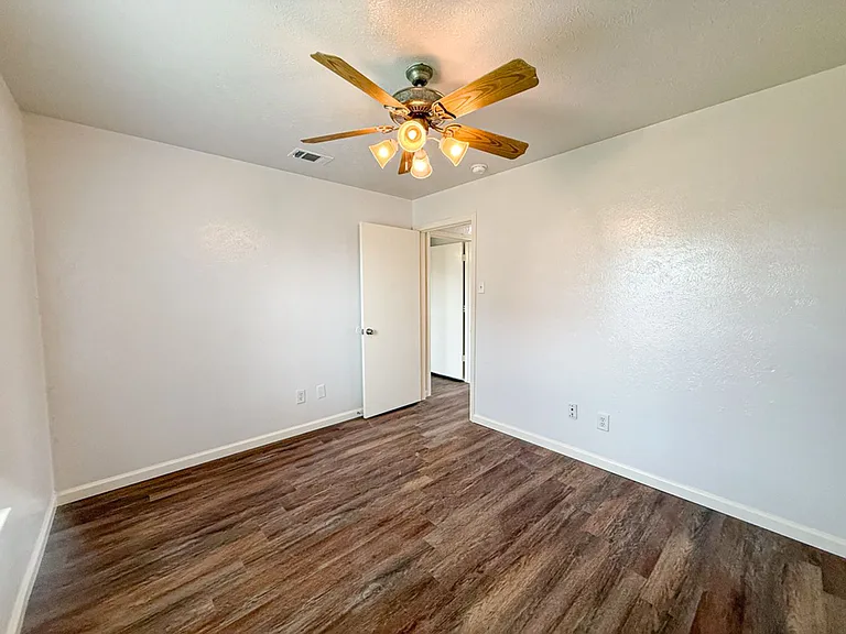 5413-5415 Brookhollow Dr — Photo 11