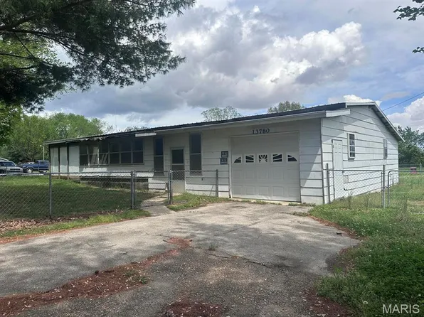 13780 Charlotte St, Dexter, MO 63841