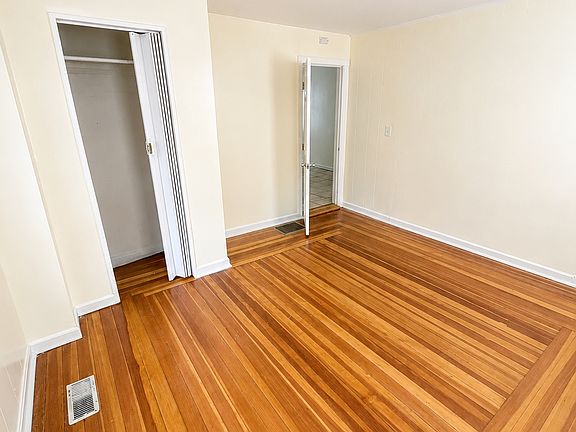 5th image of 718 Dyer Ave