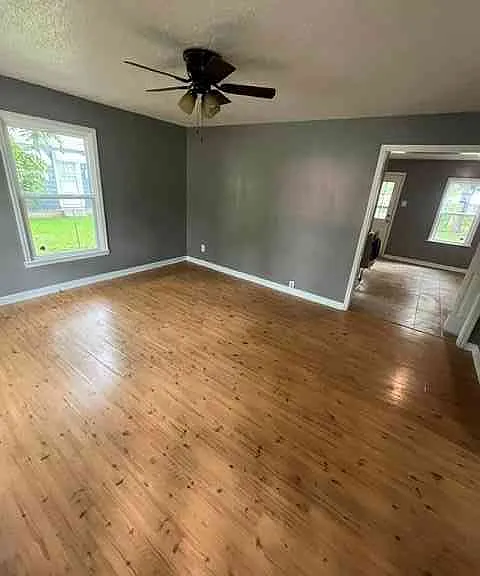 410 Coman St — Photo 6
