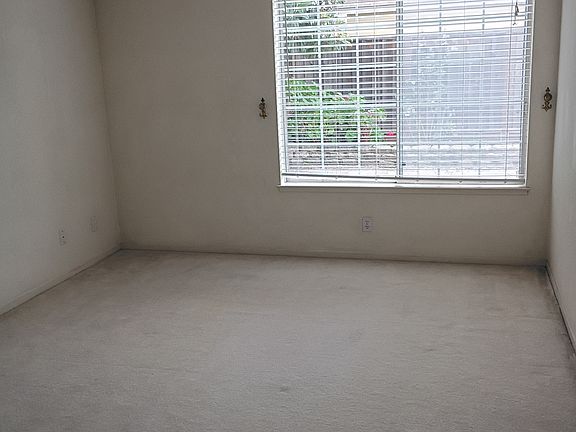5th image of 40422 Torenia Cir