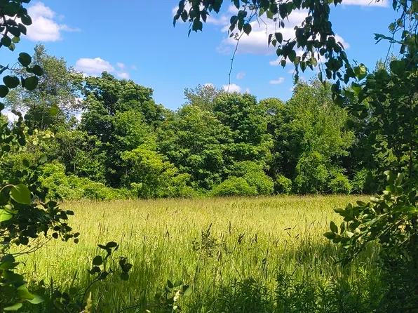 4 Holcomb Rd, Chester, MA 01011