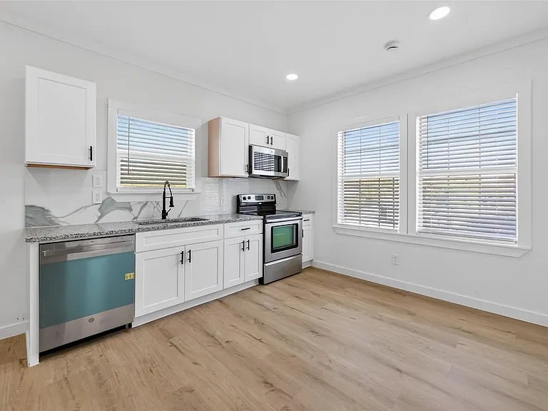2202 Hutchins St #D — Photo 12