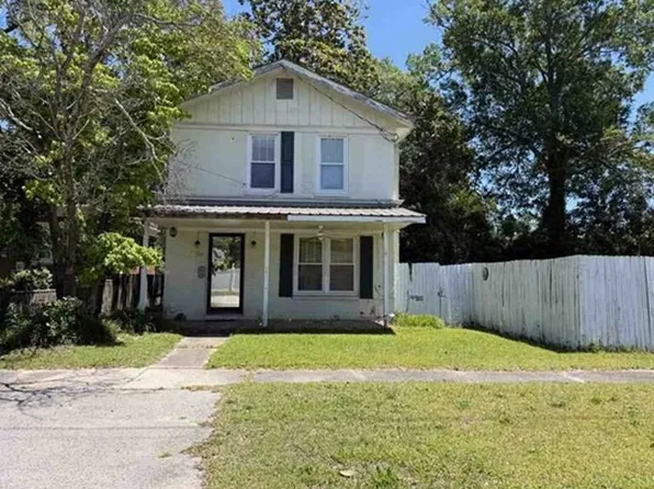 206 N 8th Ave, Dillon, SC 29536