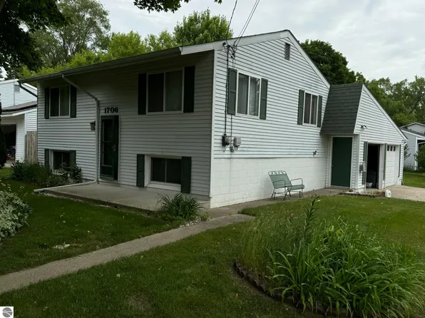 1706 Elm St, Mount Pleasant, MI 48858