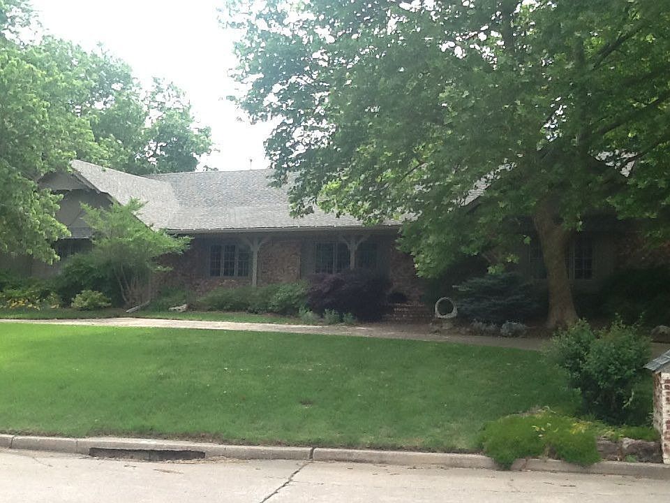 Front with circular drive