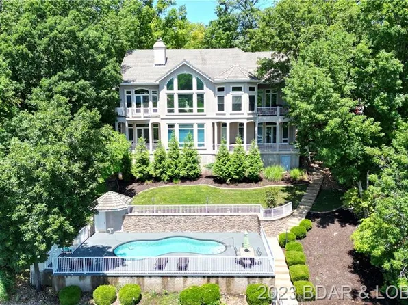 1711 Grand View Dr, Sunrise Beach, MO 65079