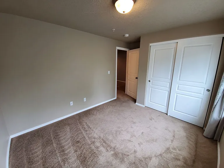 899 N Pointe Dr NW — Photo 18