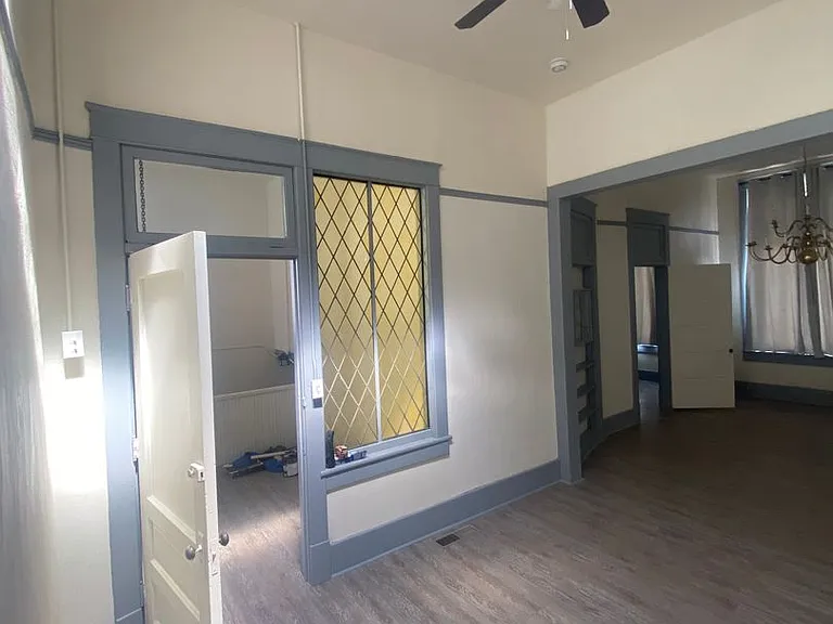 105 1/2 S Main St — Photo 6