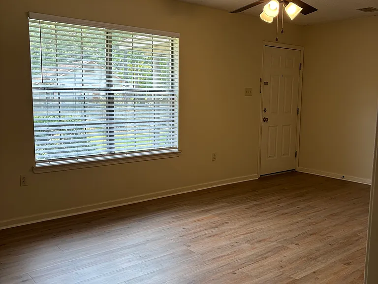 560 2nd Ave #A — Photo 2