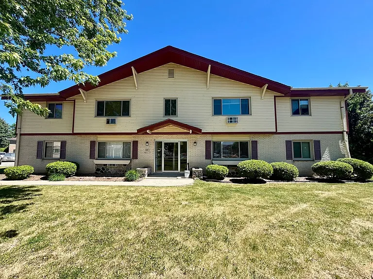 N113W15477 Francese Dr — Photo 1