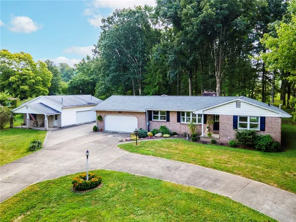 1658 E Poland Rd N, New Castle, PA 16102